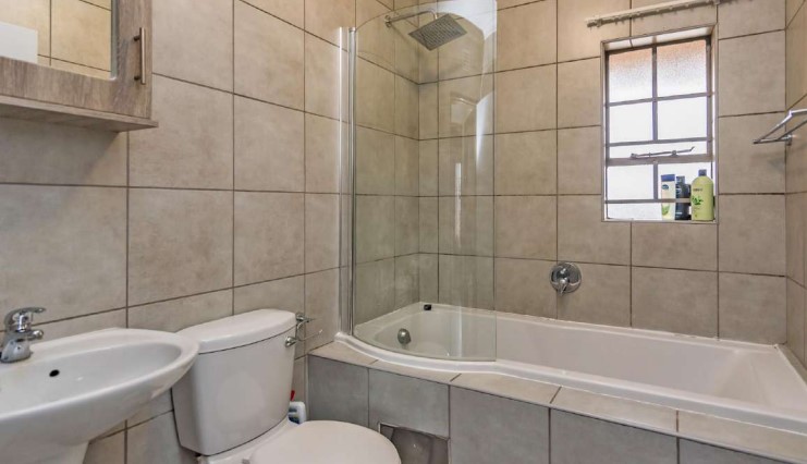 2 Bedroom Property for Sale in Heuweloord Gauteng