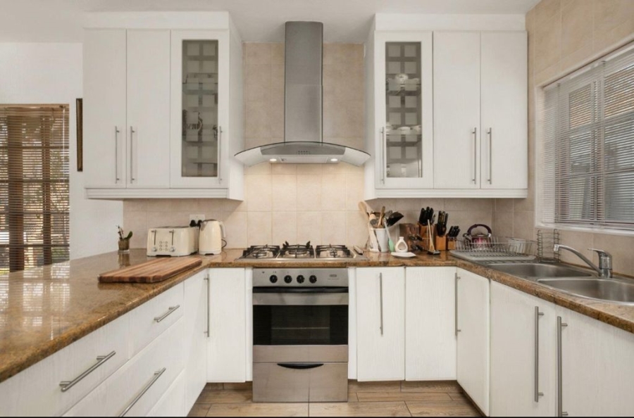 3 Bedroom Property for Sale in Buccleuch Gauteng