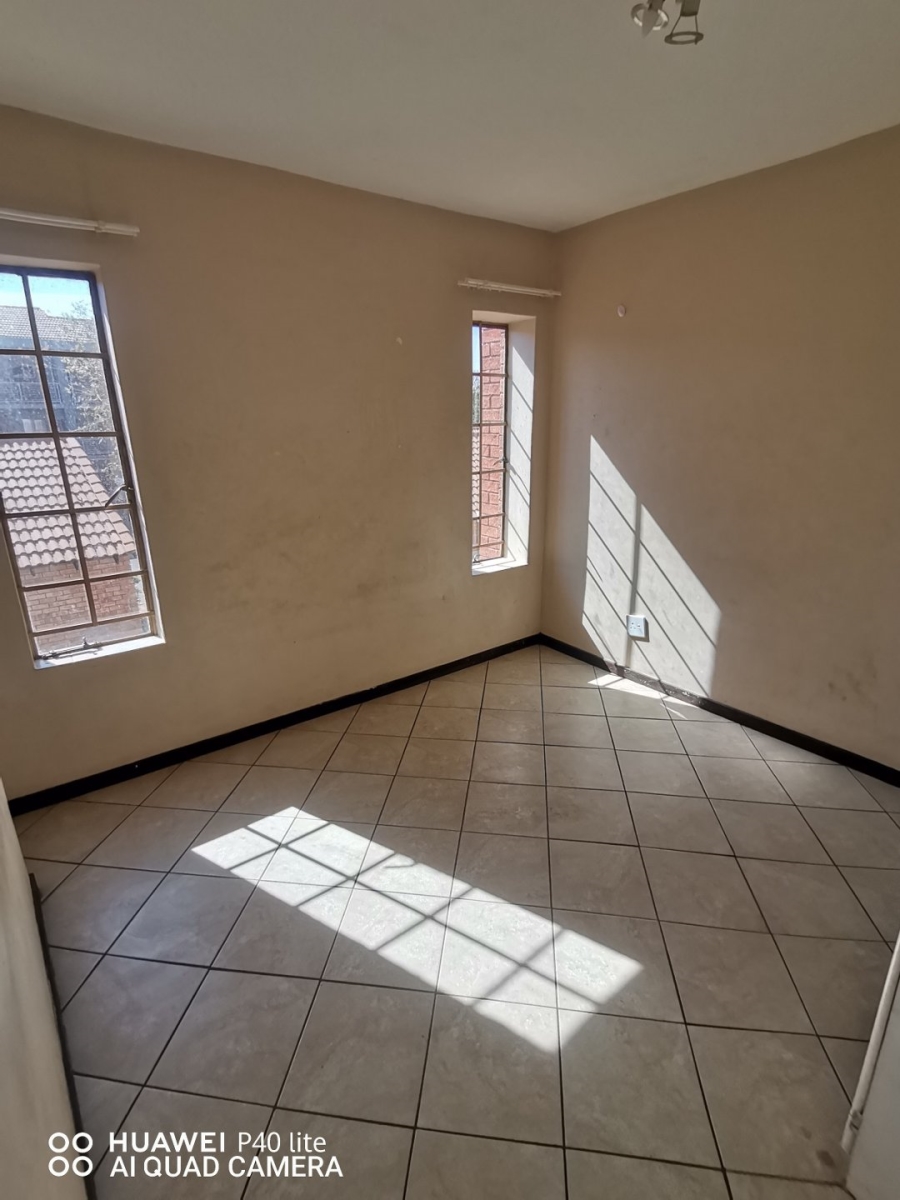 To Let 2 Bedroom Property for Rent in The Orchards Gauteng