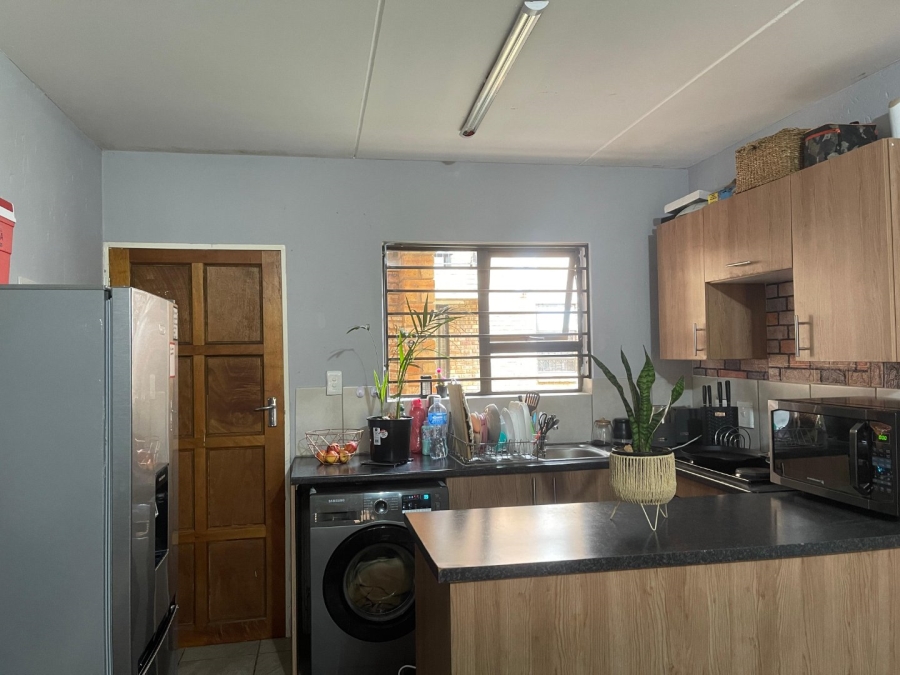 2 Bedroom Property for Sale in Groblerpark Gauteng
