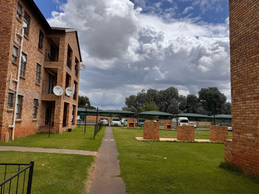 2 Bedroom Property for Sale in Groblerpark Gauteng