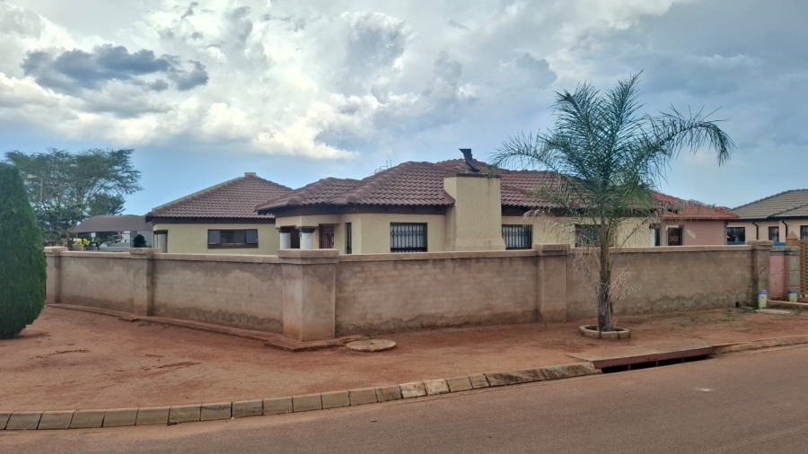 4 Bedroom Property for Sale in The Orchards Gauteng
