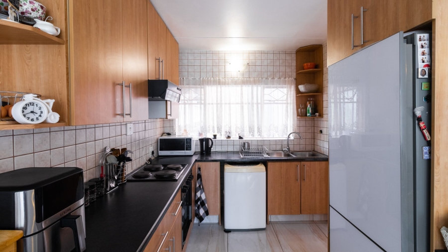 To Let 2 Bedroom Property for Rent in Edenvale Central Gauteng