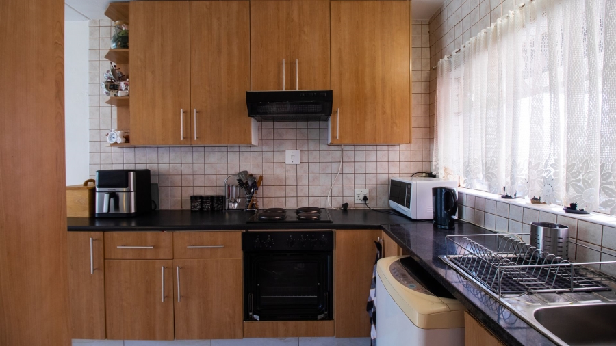 To Let 2 Bedroom Property for Rent in Edenvale Central Gauteng