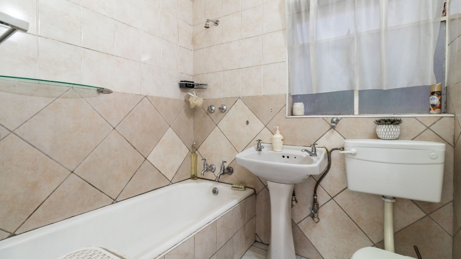 To Let 2 Bedroom Property for Rent in Edenvale Central Gauteng