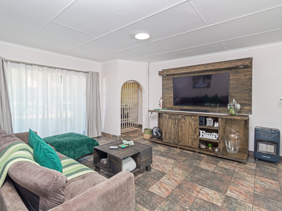 4 Bedroom Property for Sale in Amandasig Gauteng