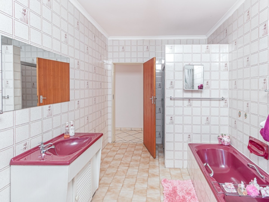 4 Bedroom Property for Sale in Amandasig Gauteng