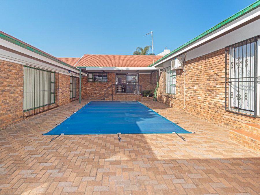 4 Bedroom Property for Sale in Amandasig Gauteng
