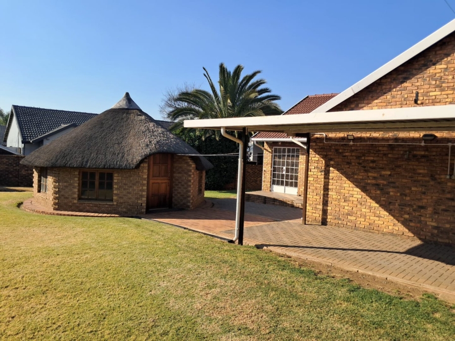 To Let 3 Bedroom Property for Rent in Bardene Gauteng
