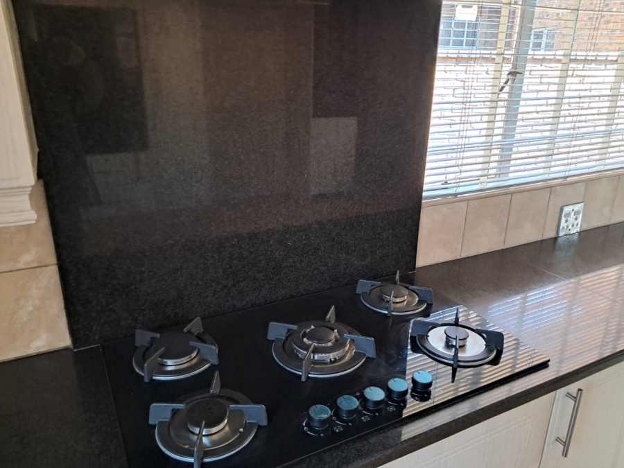 To Let 3 Bedroom Property for Rent in Bardene Gauteng