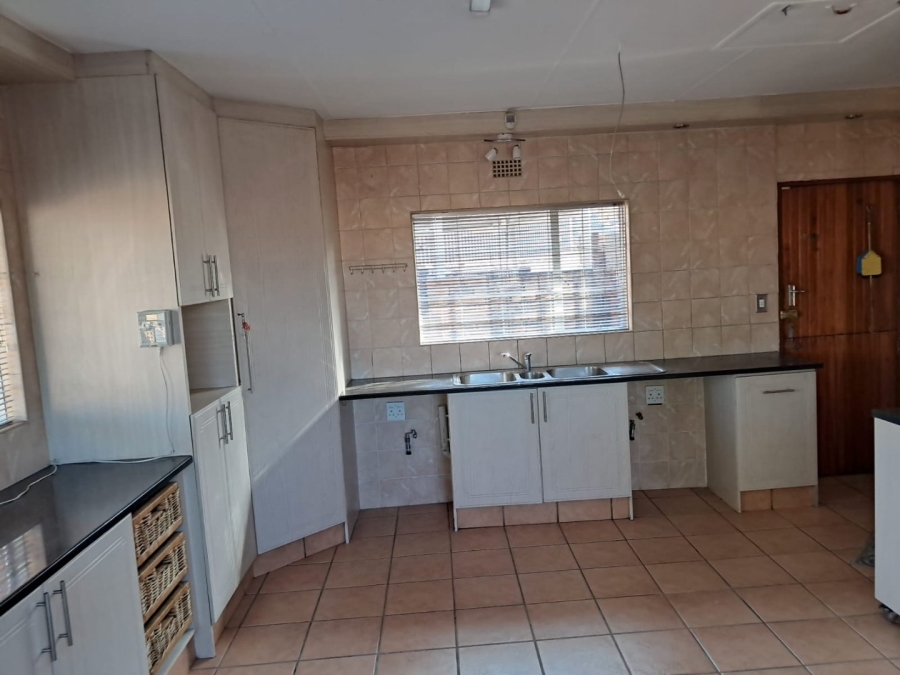 To Let 3 Bedroom Property for Rent in Bardene Gauteng