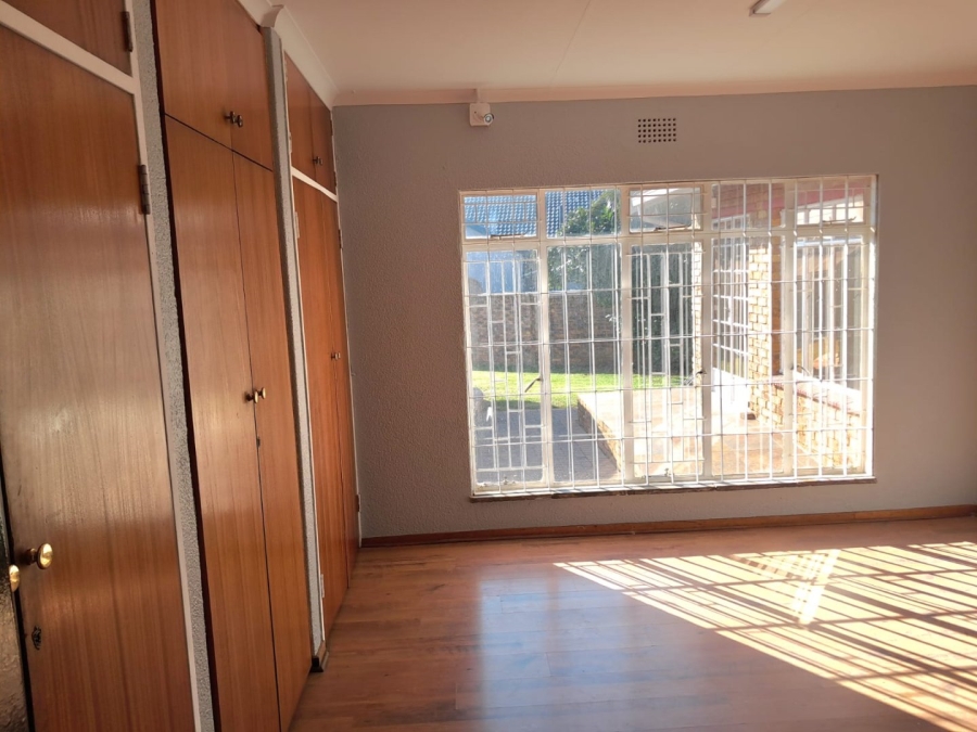 To Let 3 Bedroom Property for Rent in Bardene Gauteng