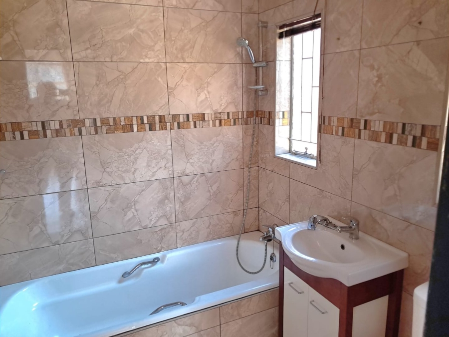 To Let 3 Bedroom Property for Rent in Bardene Gauteng