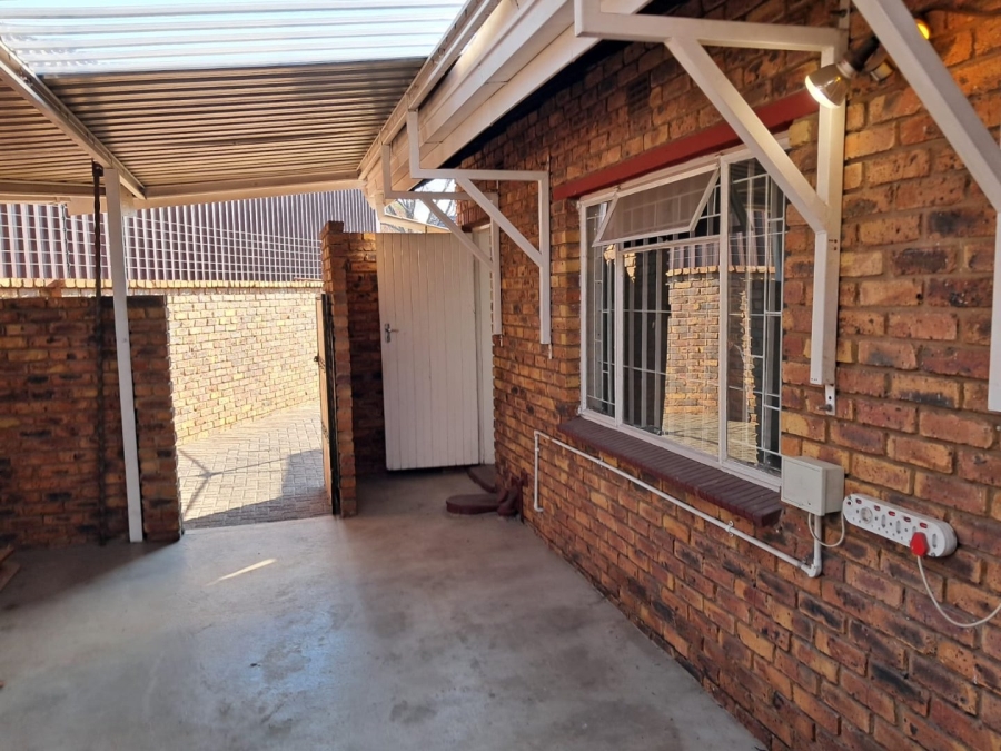 To Let 3 Bedroom Property for Rent in Bardene Gauteng