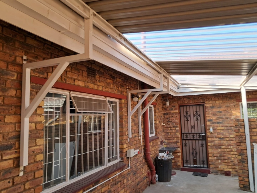 To Let 3 Bedroom Property for Rent in Bardene Gauteng