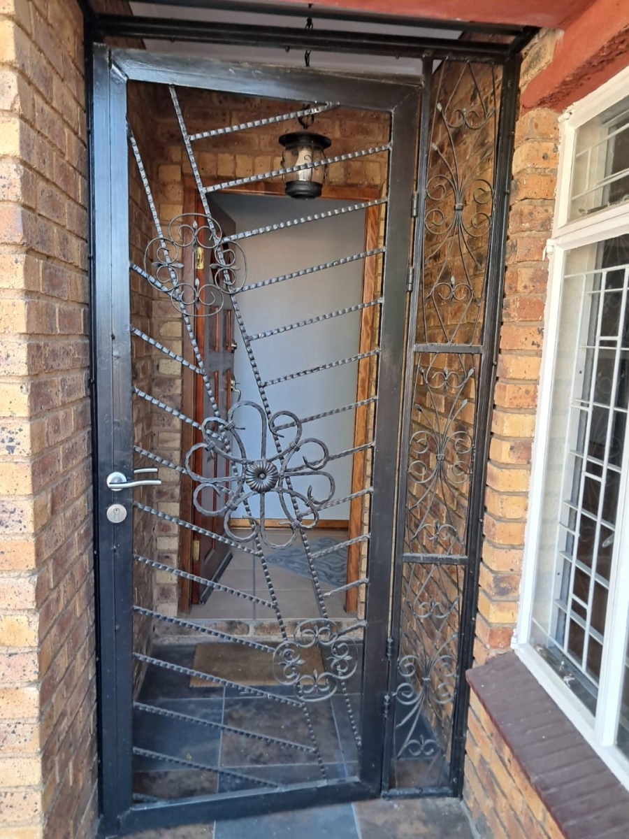 To Let 3 Bedroom Property for Rent in Bardene Gauteng