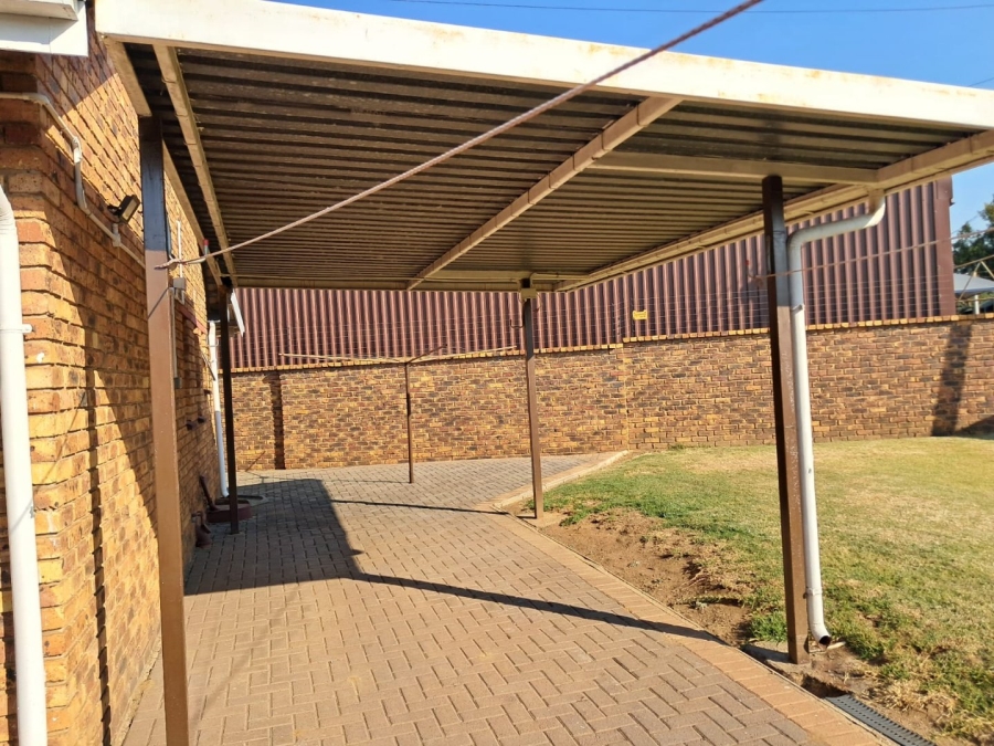 To Let 3 Bedroom Property for Rent in Bardene Gauteng