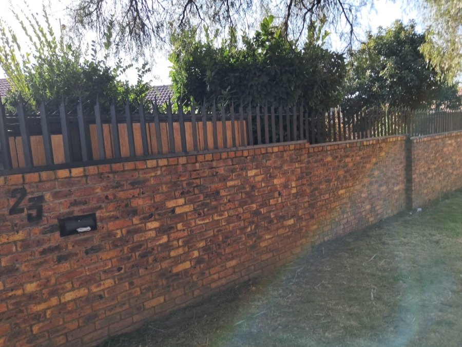 To Let 3 Bedroom Property for Rent in Bardene Gauteng