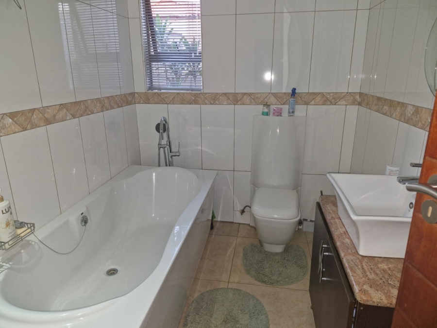 3 Bedroom Property for Sale in Amandasig Gauteng