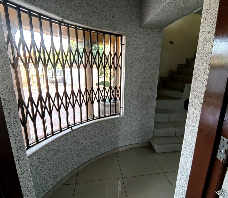 5 Bedroom Property for Sale in The Orchards Gauteng