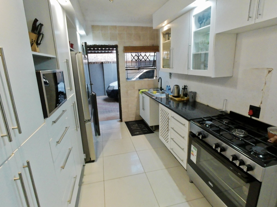5 Bedroom Property for Sale in The Orchards Gauteng