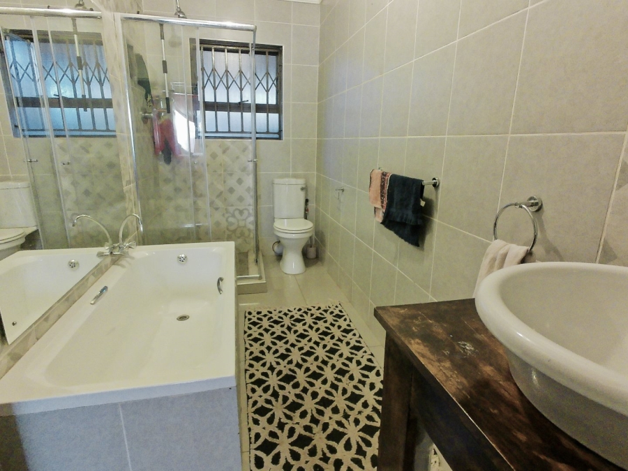 5 Bedroom Property for Sale in The Orchards Gauteng