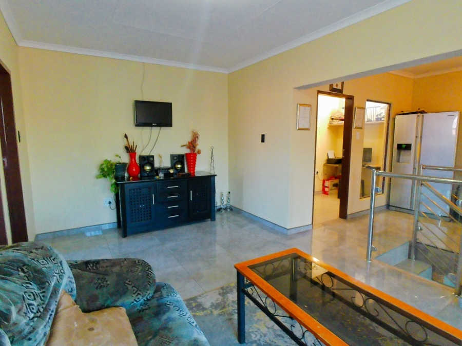 5 Bedroom Property for Sale in The Orchards Gauteng