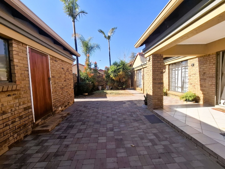 To Let 3 Bedroom Property for Rent in Equestria Gauteng