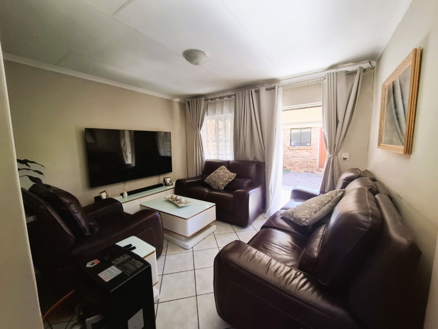 To Let 3 Bedroom Property for Rent in Equestria Gauteng