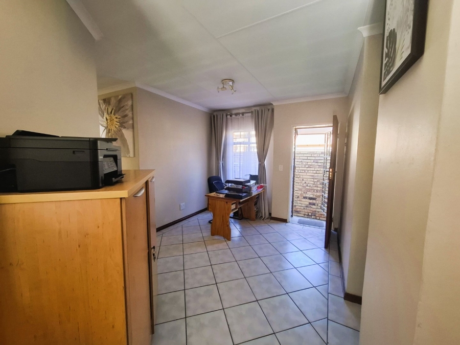 To Let 3 Bedroom Property for Rent in Equestria Gauteng