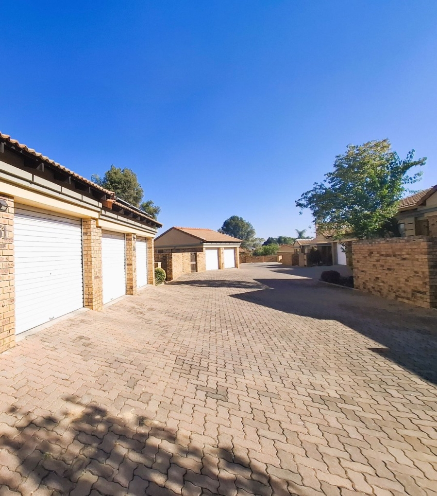 To Let 3 Bedroom Property for Rent in Equestria Gauteng