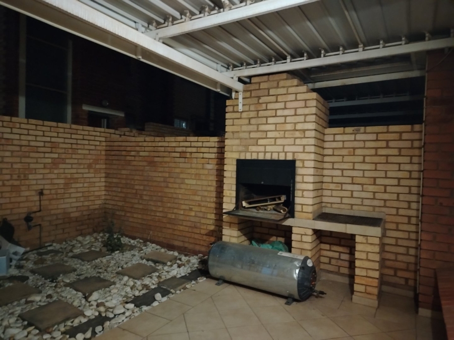 To Let 3 Bedroom Property for Rent in The Wilds Gauteng