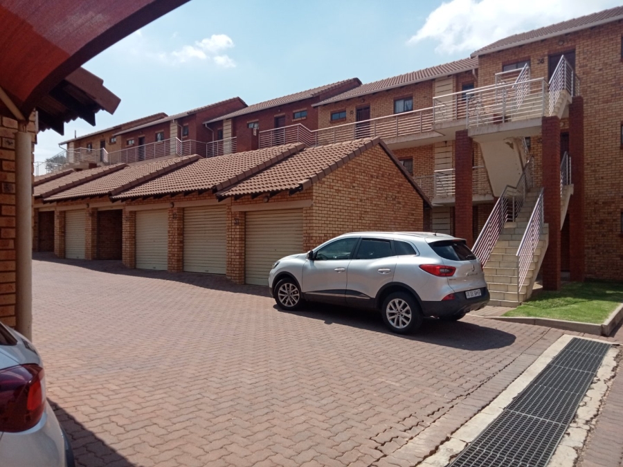 2 Bedroom Property for Sale in Noordwyk Gauteng