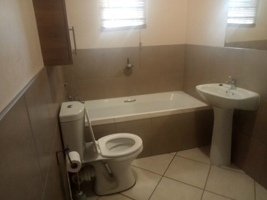 2 Bedroom Property for Sale in Noordwyk Gauteng