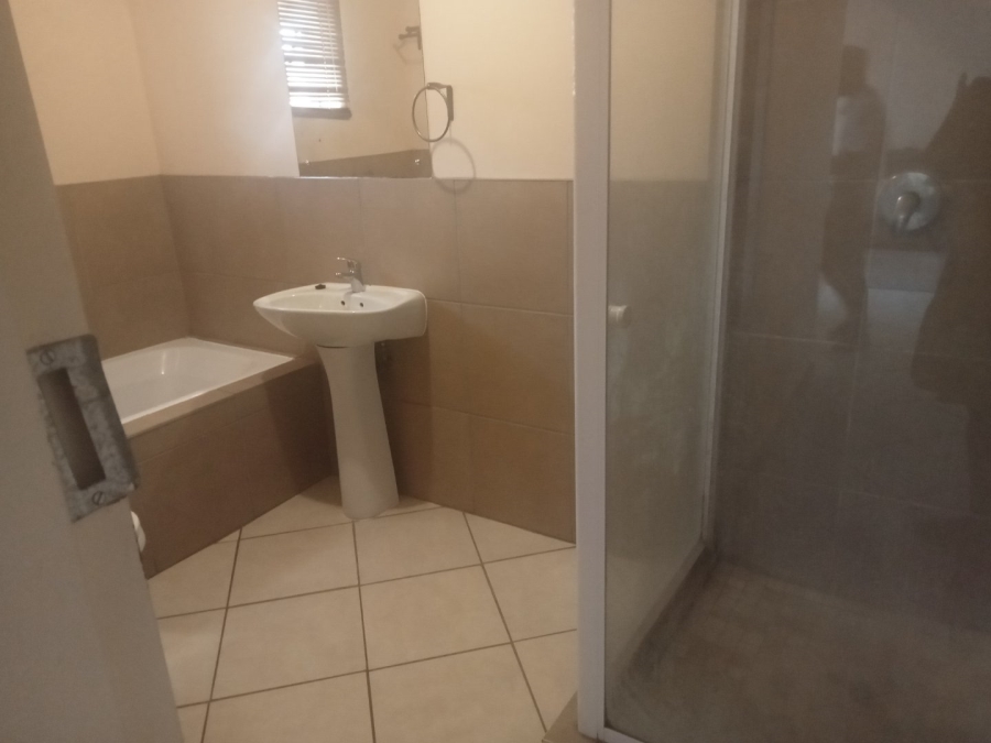2 Bedroom Property for Sale in Noordwyk Gauteng