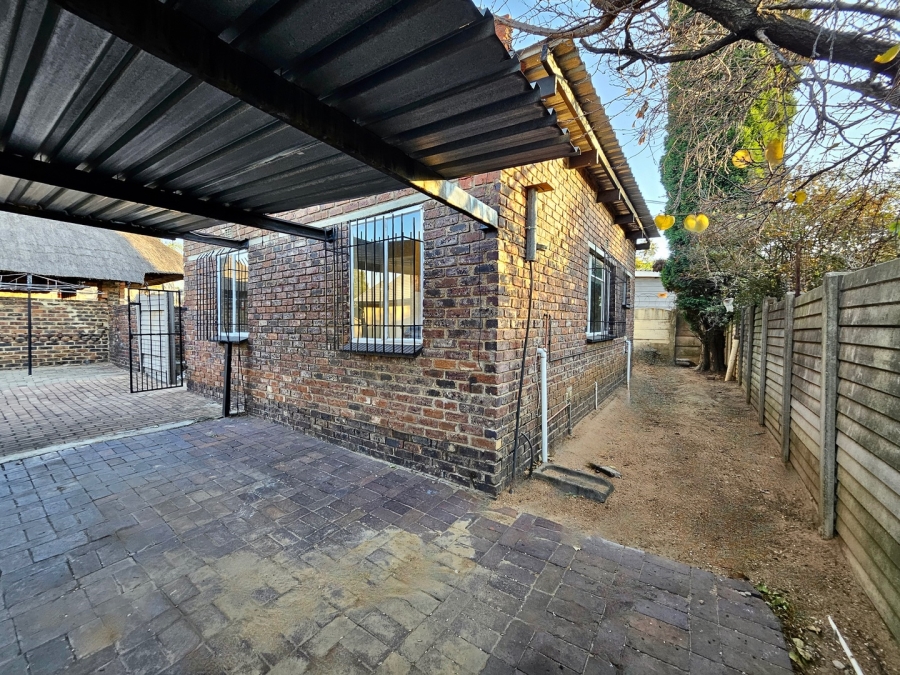 To Let  Bedroom Property for Rent in Edleen Gauteng