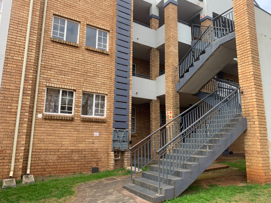 To Let 2 Bedroom Property for Rent in Die Hoewes Gauteng