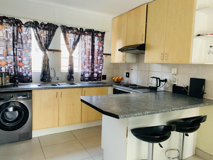 To Let 2 Bedroom Property for Rent in Die Hoewes Gauteng