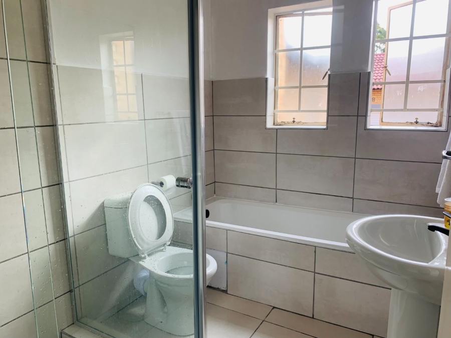 To Let 2 Bedroom Property for Rent in Die Hoewes Gauteng