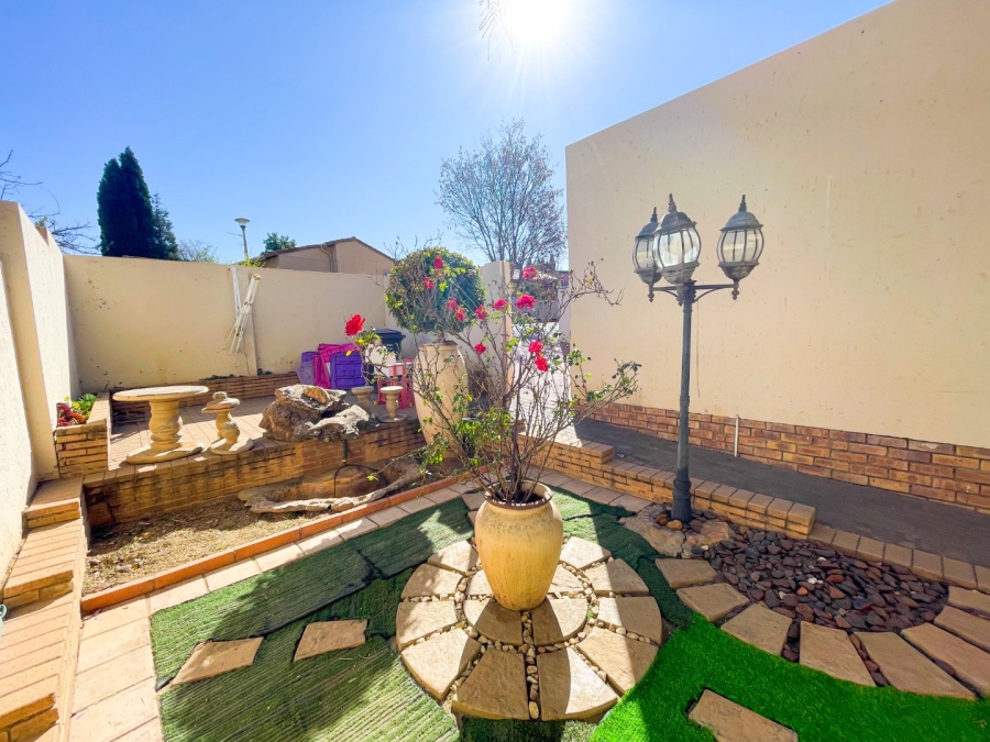 To Let 3 Bedroom Property for Rent in Halfway Gardens Gauteng