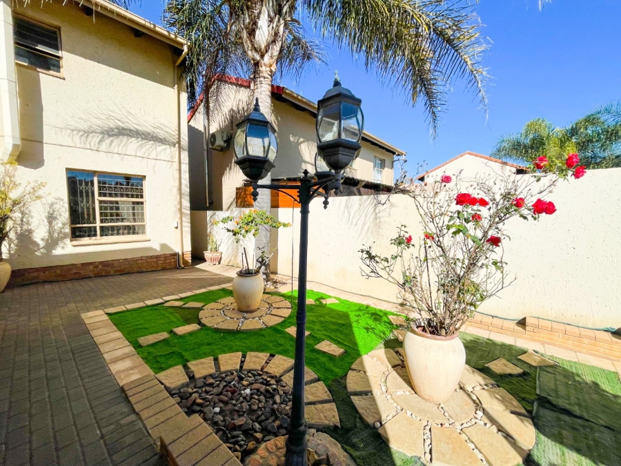 To Let 3 Bedroom Property for Rent in Halfway Gardens Gauteng