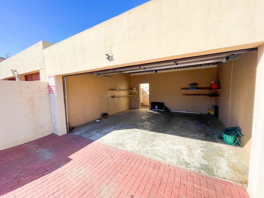 To Let 3 Bedroom Property for Rent in Halfway Gardens Gauteng
