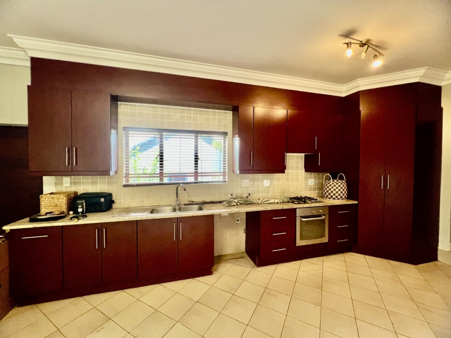 5 Bedroom Property for Sale in Silver Lakes Golf Estate Gauteng