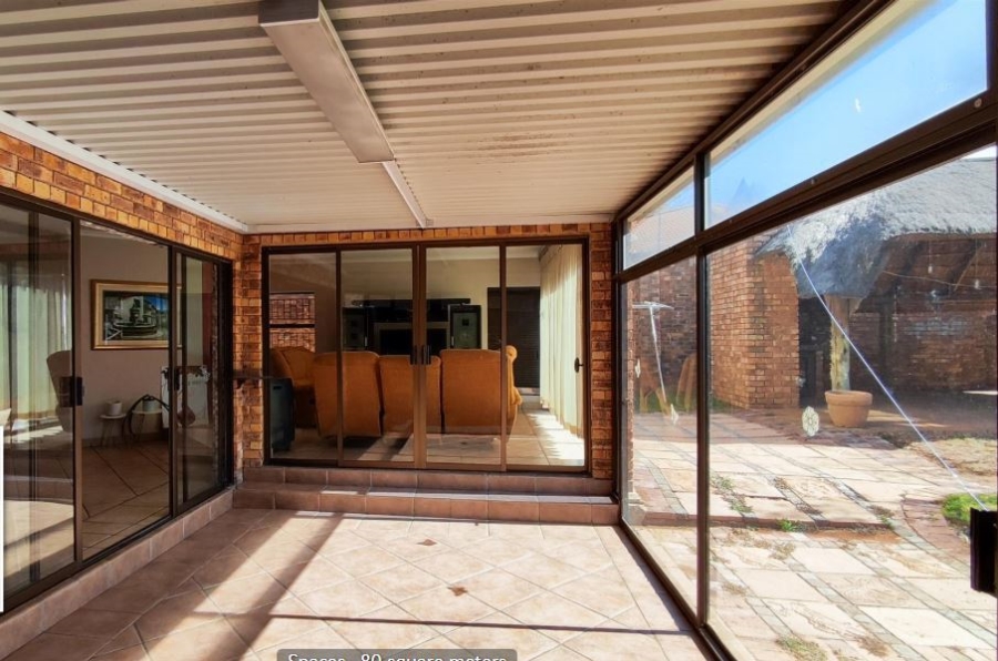 5 Bedroom Property for Sale in Glen Marais Gauteng