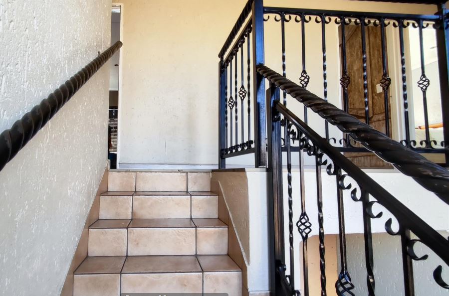 5 Bedroom Property for Sale in Glen Marais Gauteng