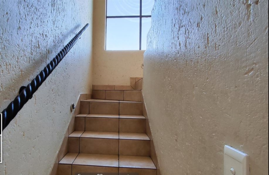 5 Bedroom Property for Sale in Glen Marais Gauteng