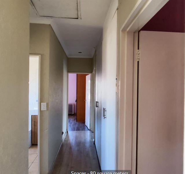 5 Bedroom Property for Sale in Glen Marais Gauteng