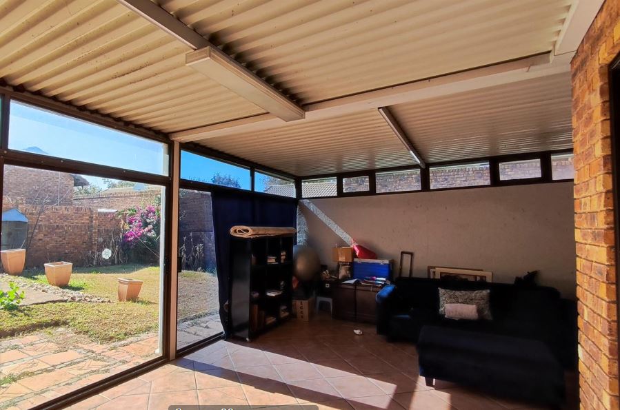 5 Bedroom Property for Sale in Glen Marais Gauteng
