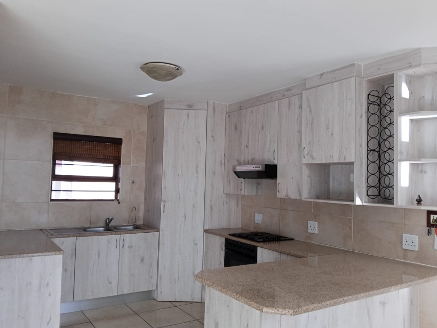3 Bedroom Property for Sale in Sugar Bush Estate Gauteng