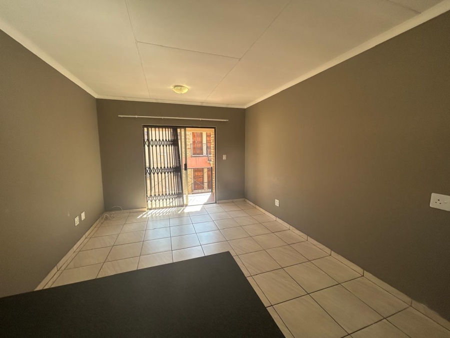 To Let 2 Bedroom Property for Rent in Groblerpark Gauteng